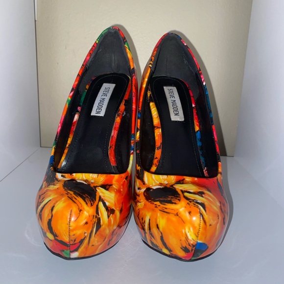 Women’s Steve Madden Heels - Picture 2 of 4